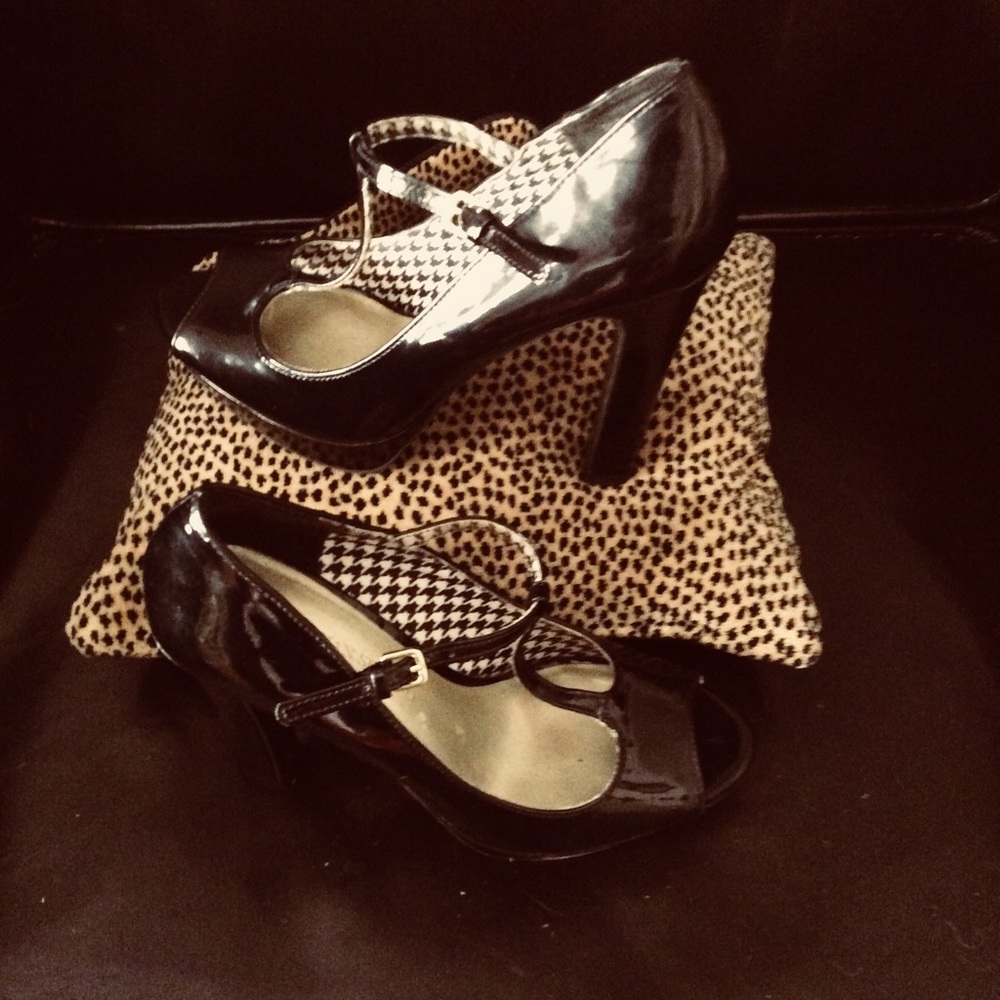 Black patent leather Peep Toe Sandal